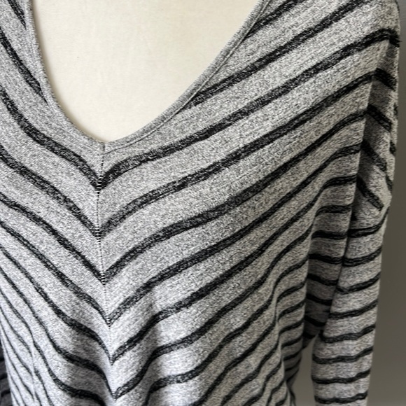 Rag & Bone Gray Black Stripe Hudson V Neck Sweater Top - Picture 5 of 13